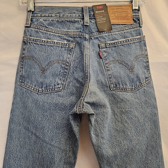 Levi's Wedgie High Rise Tapered Jeans Womens 23 Blue Medium Wash Mom Jeans - Picture 11 of 11